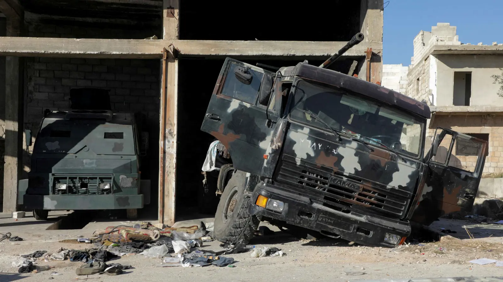 مسؤول تركي: لم نمنح الإذن لعملية الفصائل المسلحة في سوريا