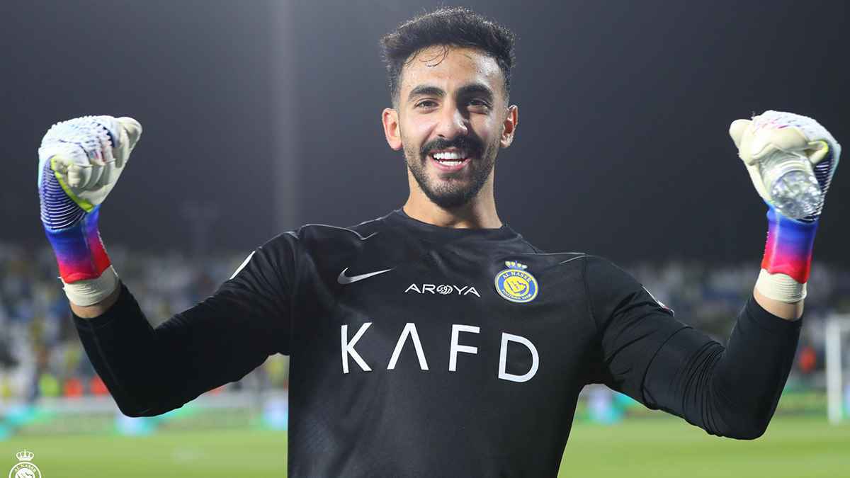 بعد أنباء العروض الأوروبية.. حسم مصير حارس النصر السعودي