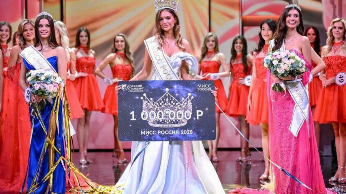 خرجت بالنقالة.. سقوط حر لملكة جمال جامايكا (فيديو إرم)