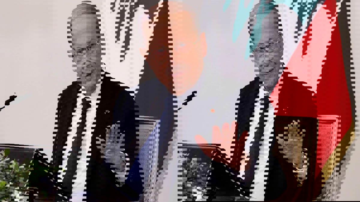 عشية مغادرته قصر بعبدا.. عون يحذر من "فوضى دستورية"