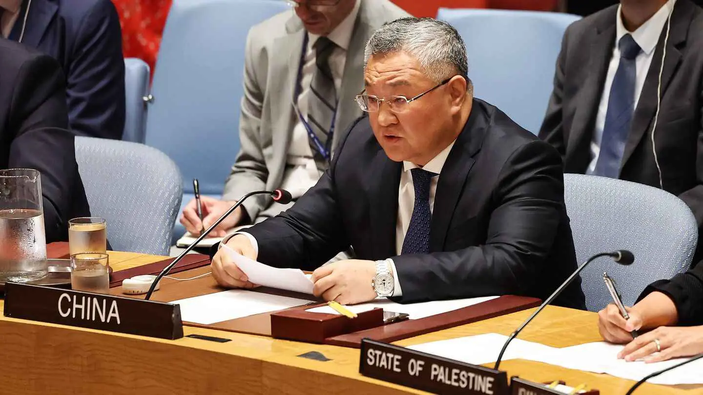 الصين تحذر من "مغامرة عسكرية" ضد إيران