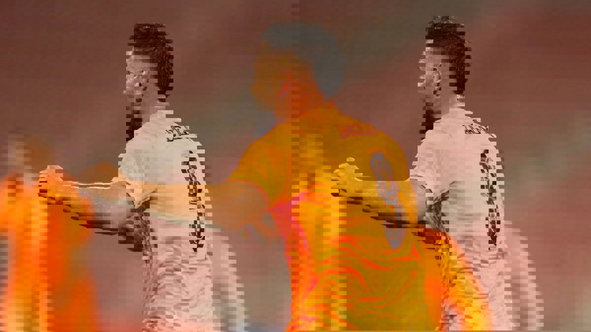 تطورات الحالة الصحية للجزائري أندي ديلور بعد سقوطه في مباراة أم صلال والعربي