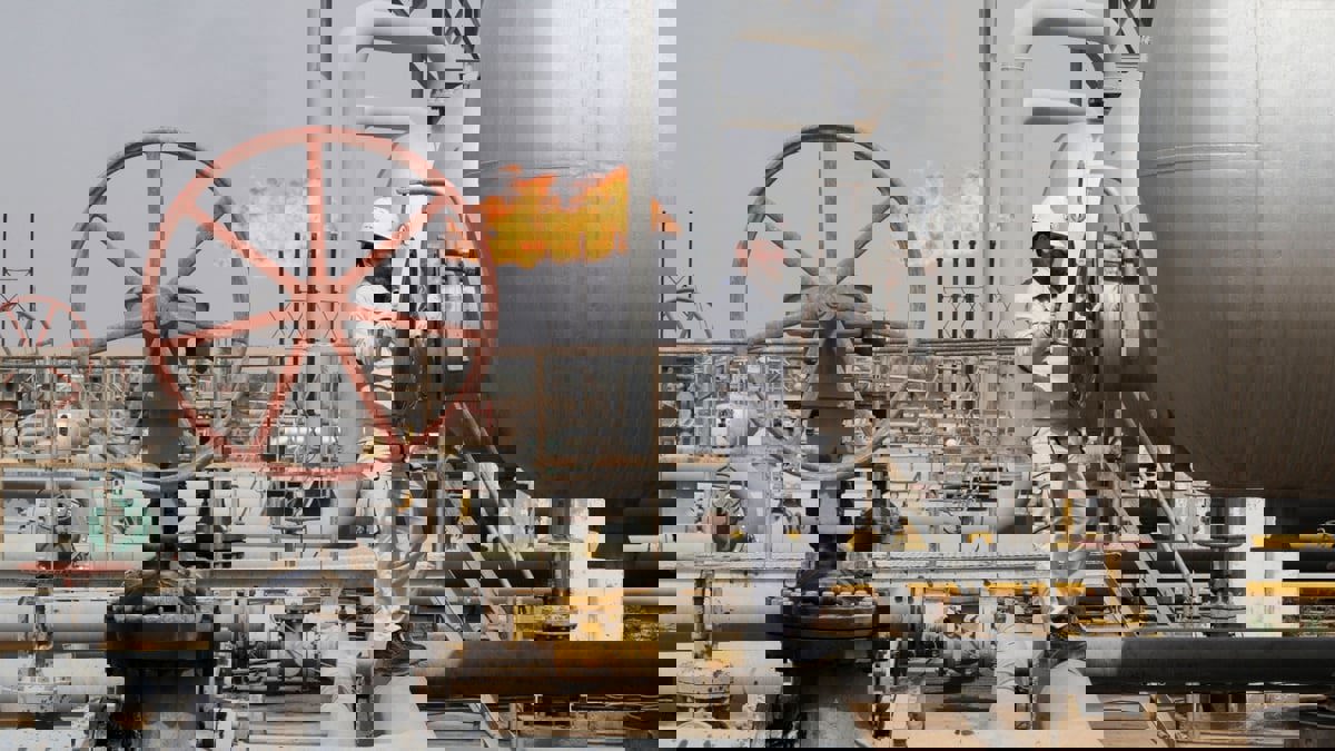 تراجع النفط وسط مخاوف من ارتفاع أسعار الفائدة قبيل اجتماع "أوبك+"