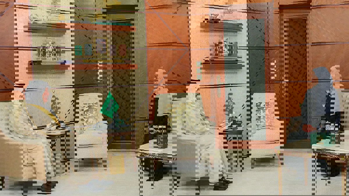 رقية عجاج.. احتفاء سعودي بمبتعثة كفيفة حققت "حلم الدكتوراة"