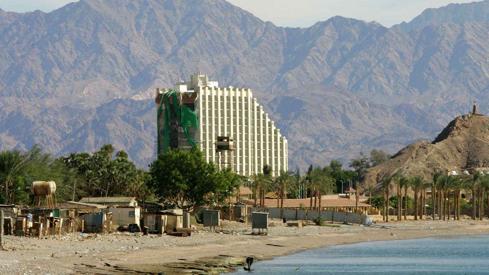 النيابة المصرية: "الكحول" سبب اعتداء إسرائيليين على عمال فندق طابا