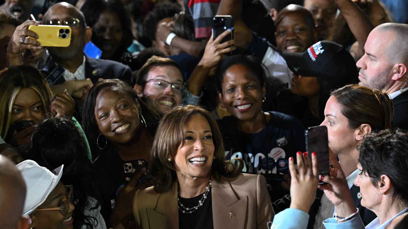 هاريس تلعب بـ"حذر" ورقة سياساتها المتعلقة بالجريمة