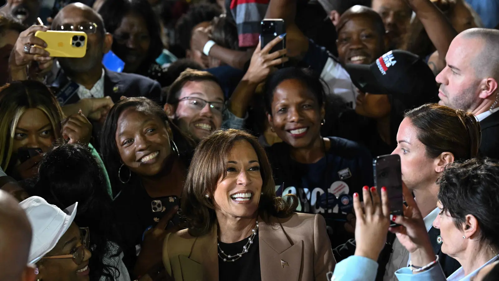 هاريس تلعب بـ"حذر" ورقة سياساتها المتعلقة بالجريمة