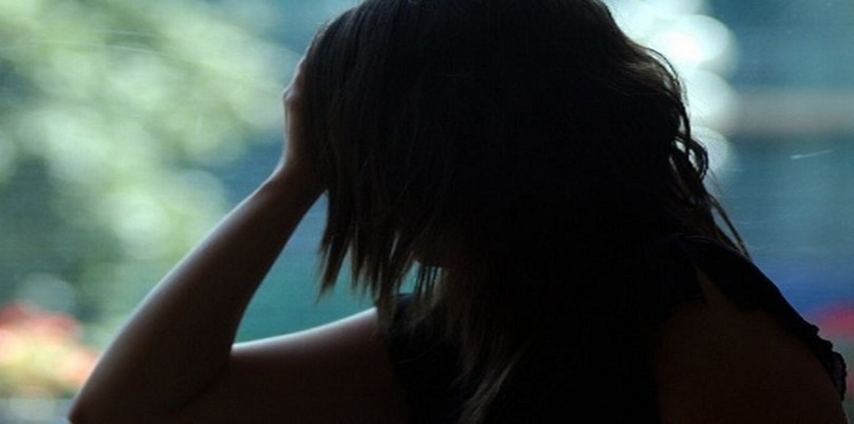 بعد إسقاط قضيتها.. التنويم المغناطيسي يُساعد امرأة على تذكر حادثة اغتصابها