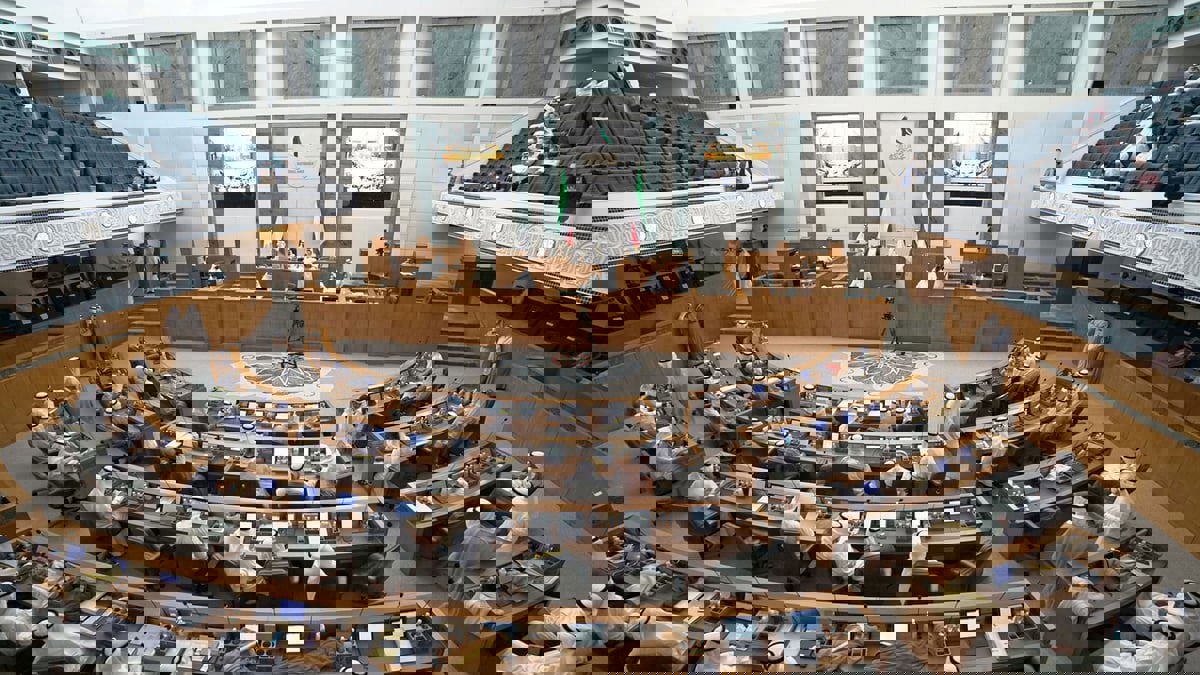 الكويت.. إحالة مدير "القوى العاملة" للتحقيق بسبب "قرار الستين"