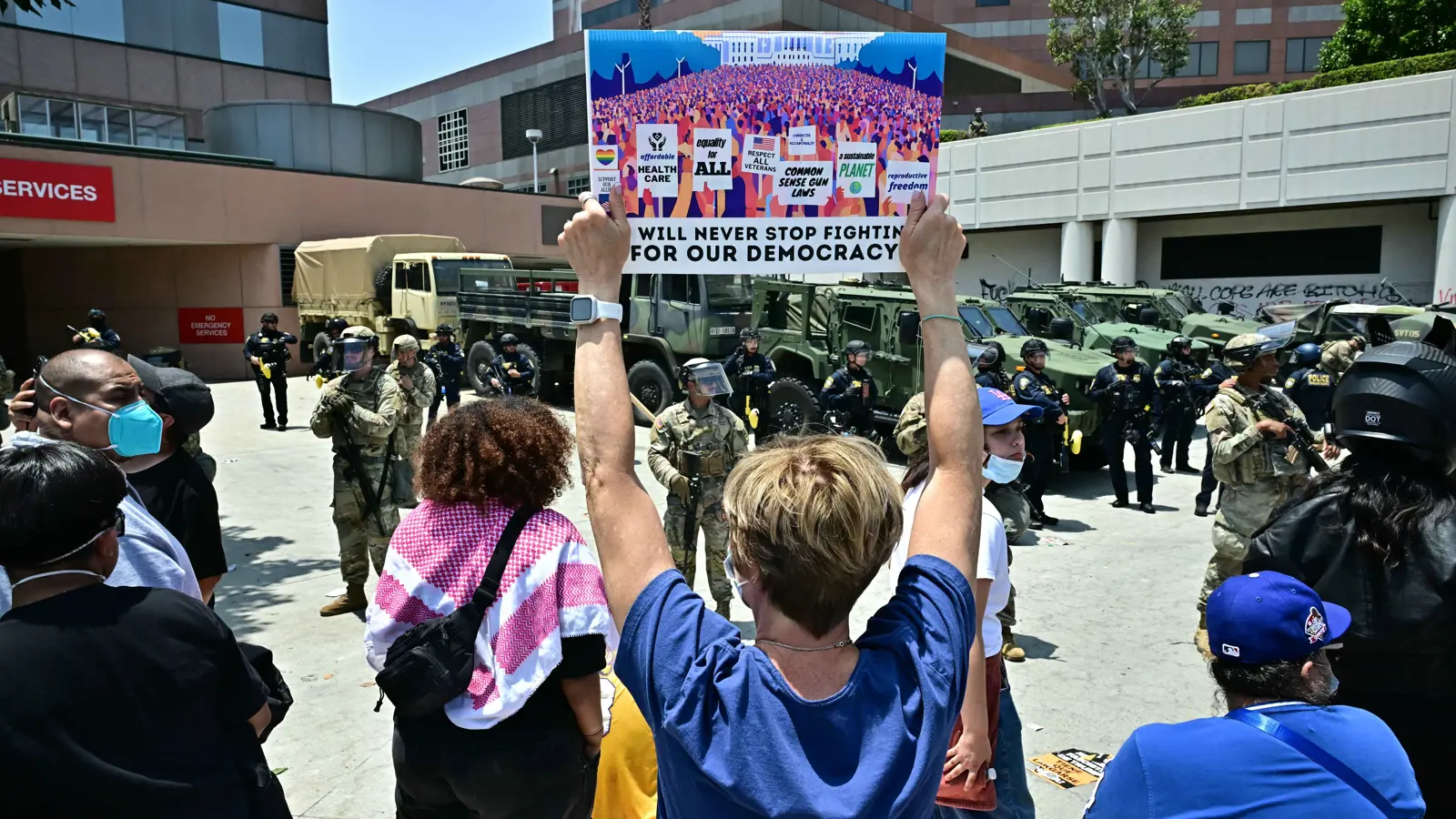 "إساءة للسلطة".. حكام ديمقراطيون يتحدون قرار ترامب بشأن لوس أنجلوس