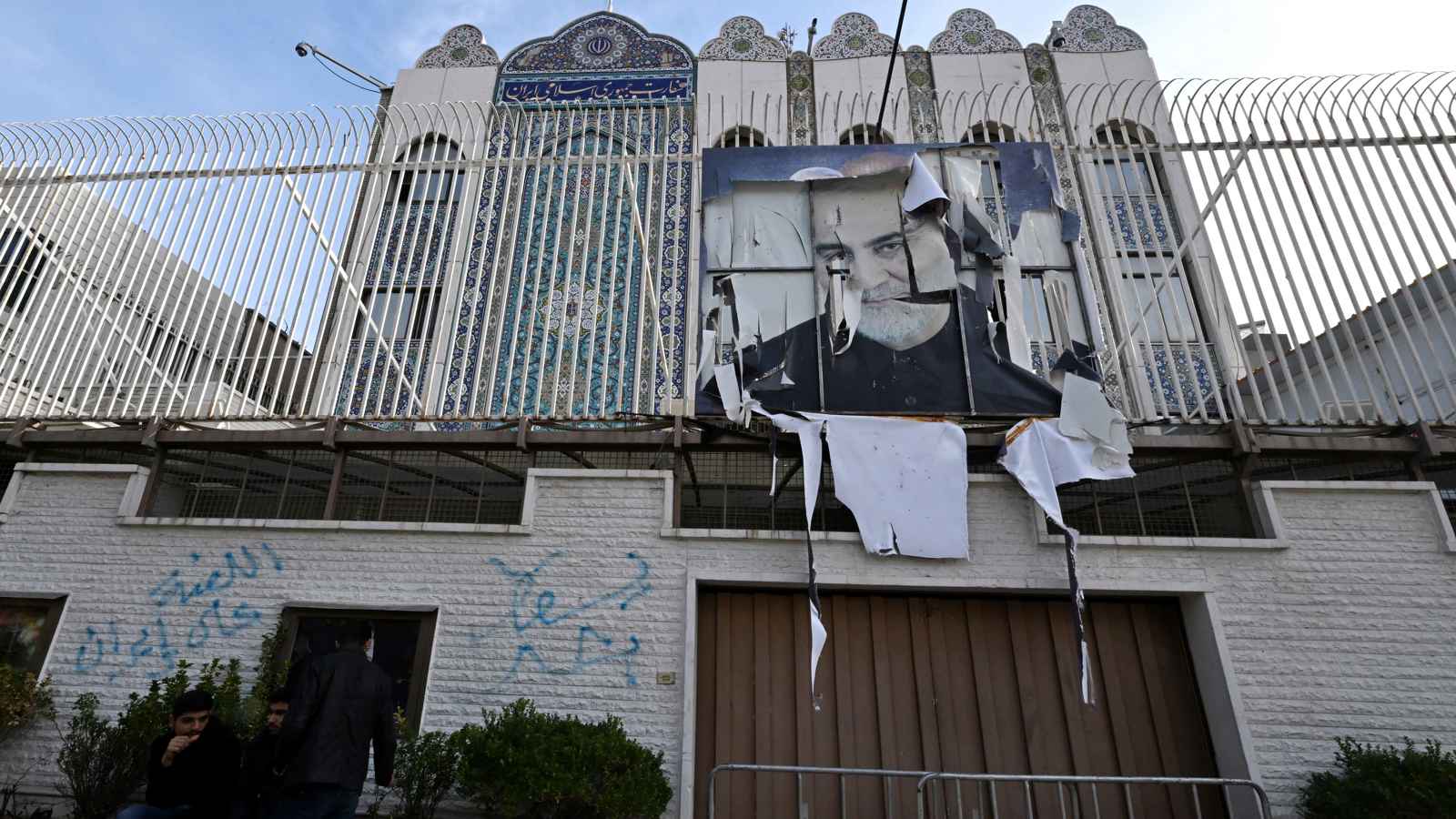 سياسي إيراني بارز يقر بدعم طهران لميليشيا "أولي البأس" في سوريا