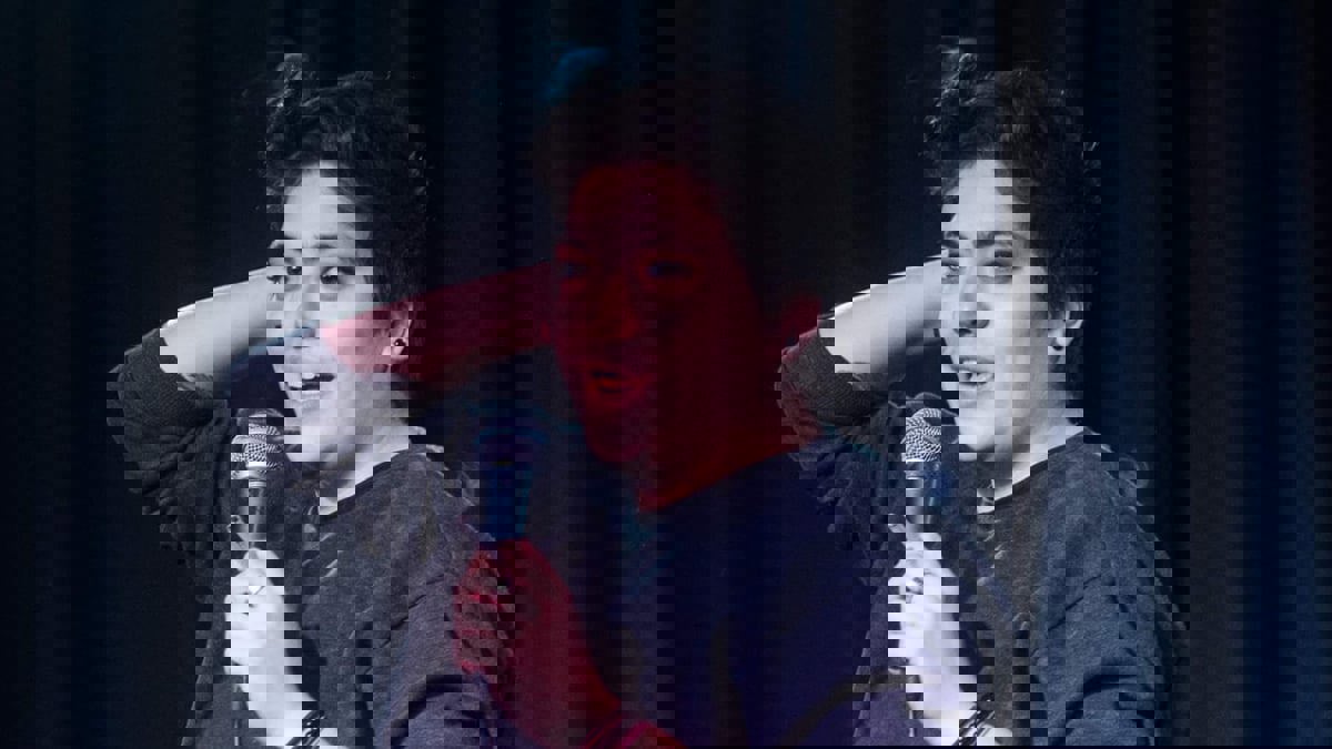 بسبب شادن فقيه.. نقابة الممثلين في لبنان تهاجم "ستاند آب كوميدي"