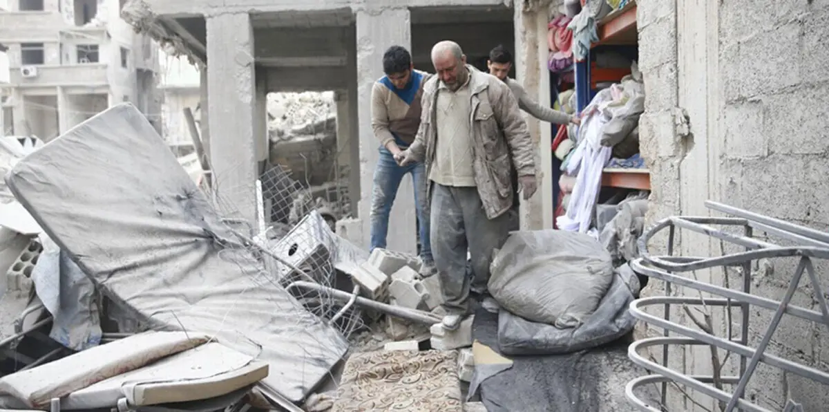 المئات يفرون من الغوطة الشرقية مع تقدم قوات النظام