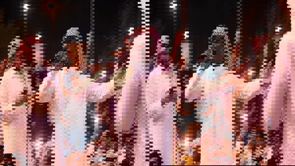 "شبح بيشة" فنان سعودي شعبي يزعم أن الجن تحضر حفلاته وتطرب لغنائه