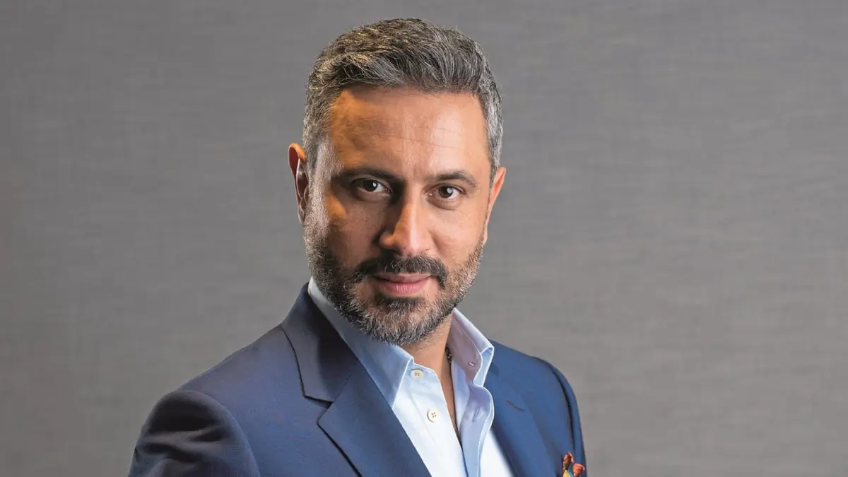 قيس الشيخ نجيب يعلق على مشاهد القبلات بمسلسل "الخائن"