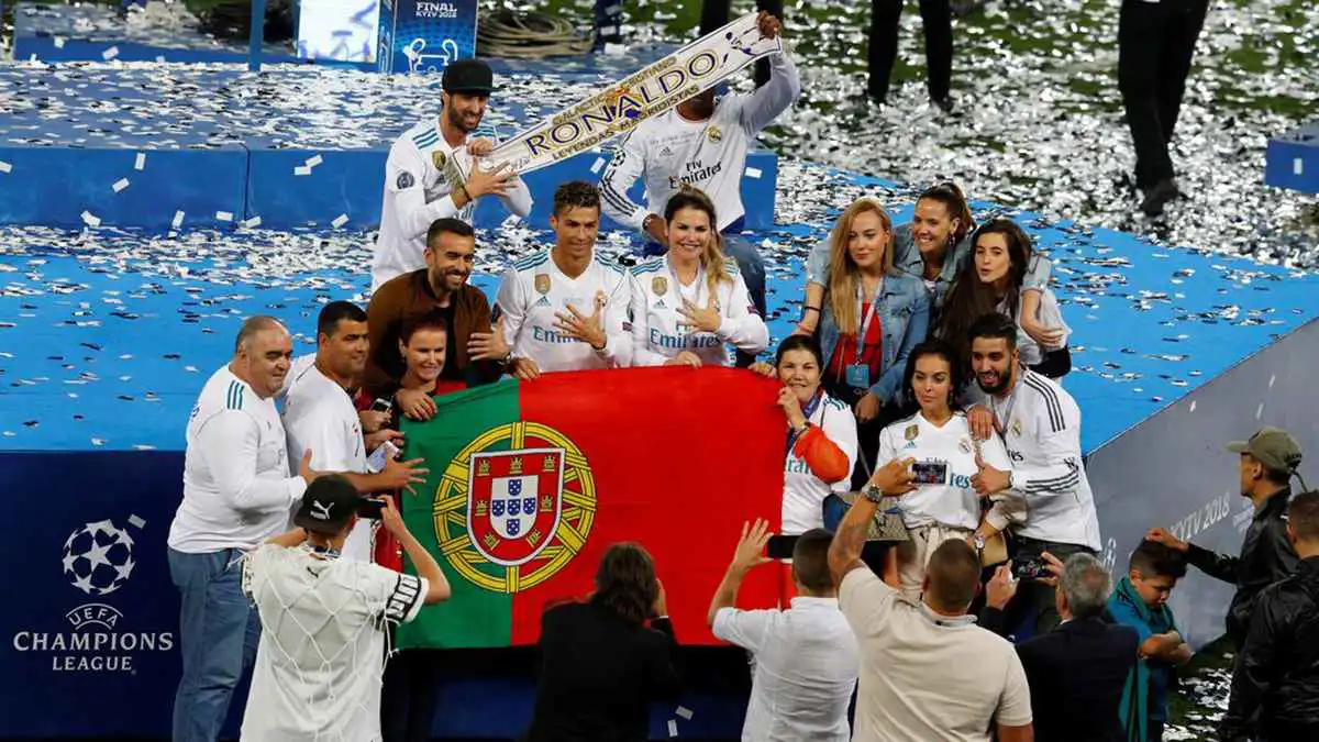 إنه كائن فضائي.. إشادة كبيرة من نجم ريال مدريد السابق بكريستيانو رونالدو