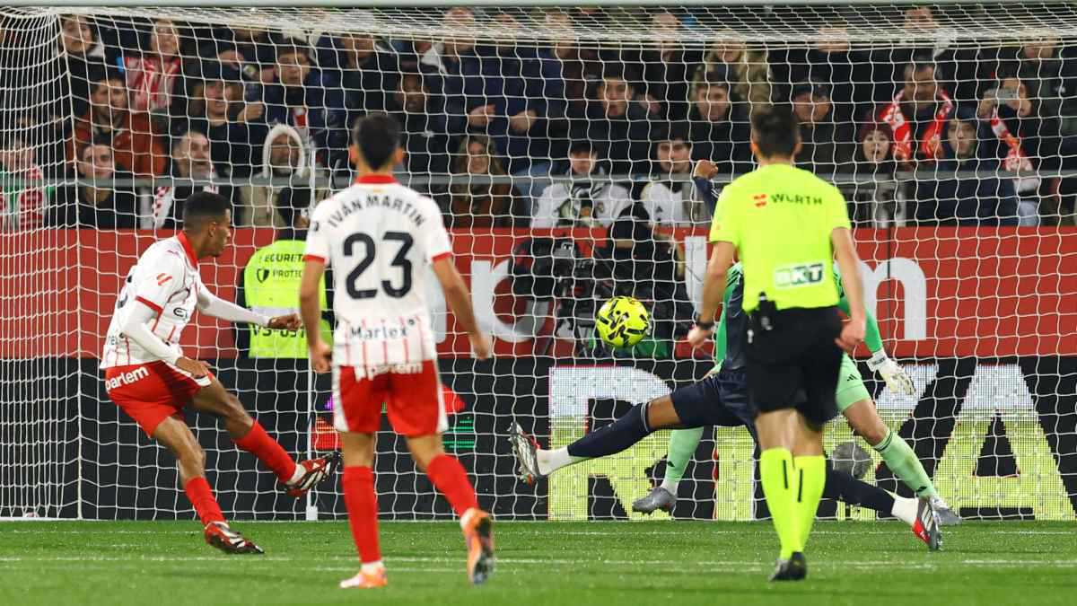 هذا غير طبيعي.. قناة ريال مدريد تعرض "التاريخ الأسود" لحكم مباراة جيرونا (فيديو)