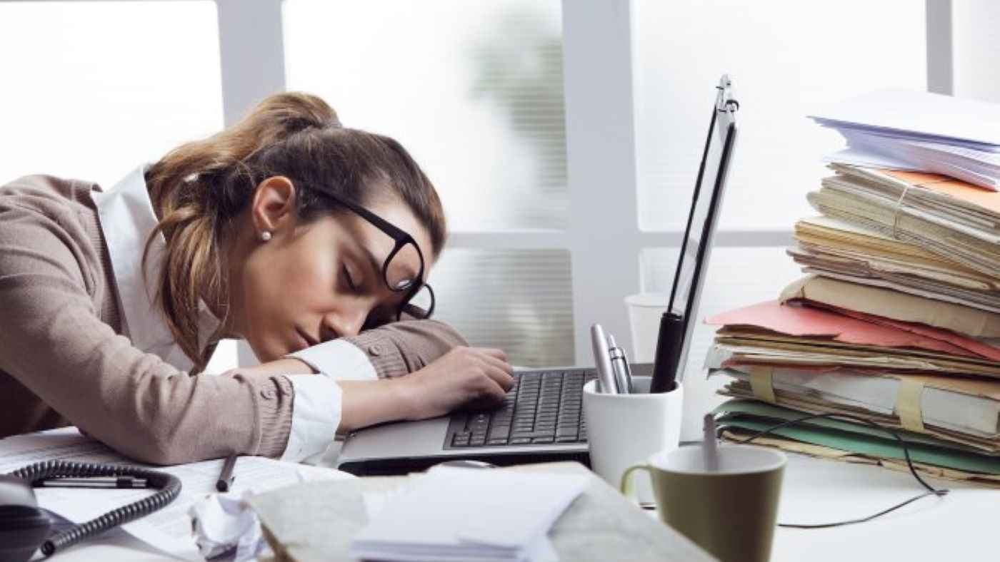 "احتراق نفسي".. كيف تهرب من دوامة الإرهاق قبل أن تبتلعك