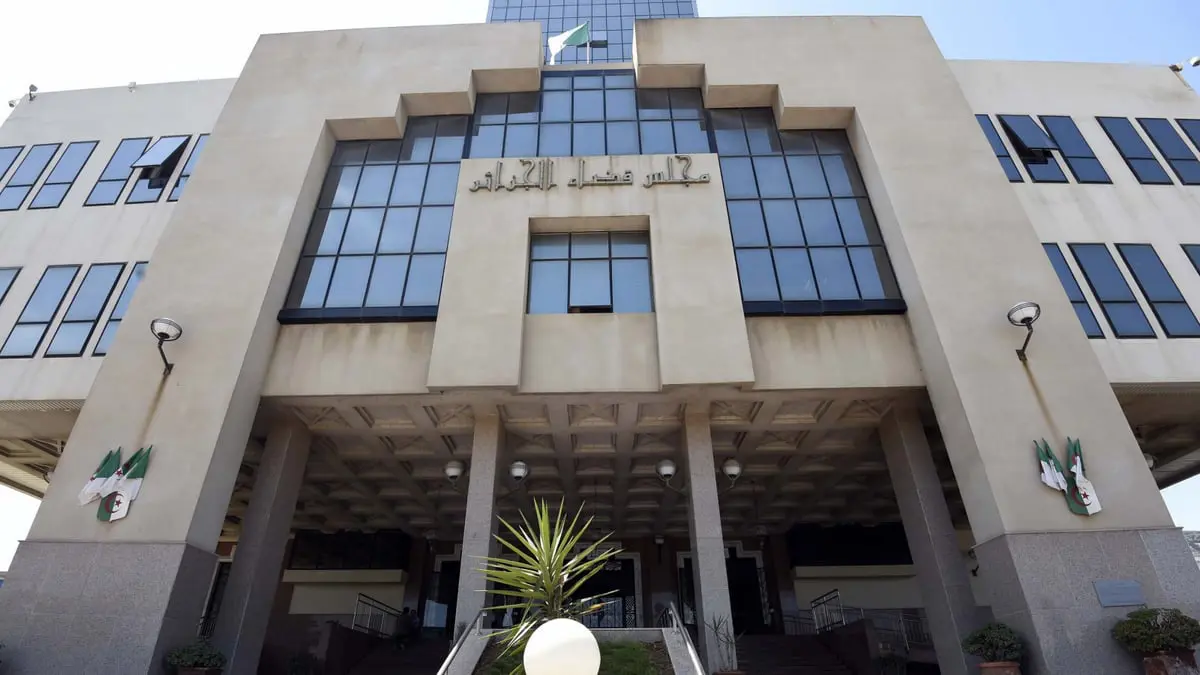 الجزائر.. السجن لسلال وأويحيى في قضية "الإخوة بن عمر"