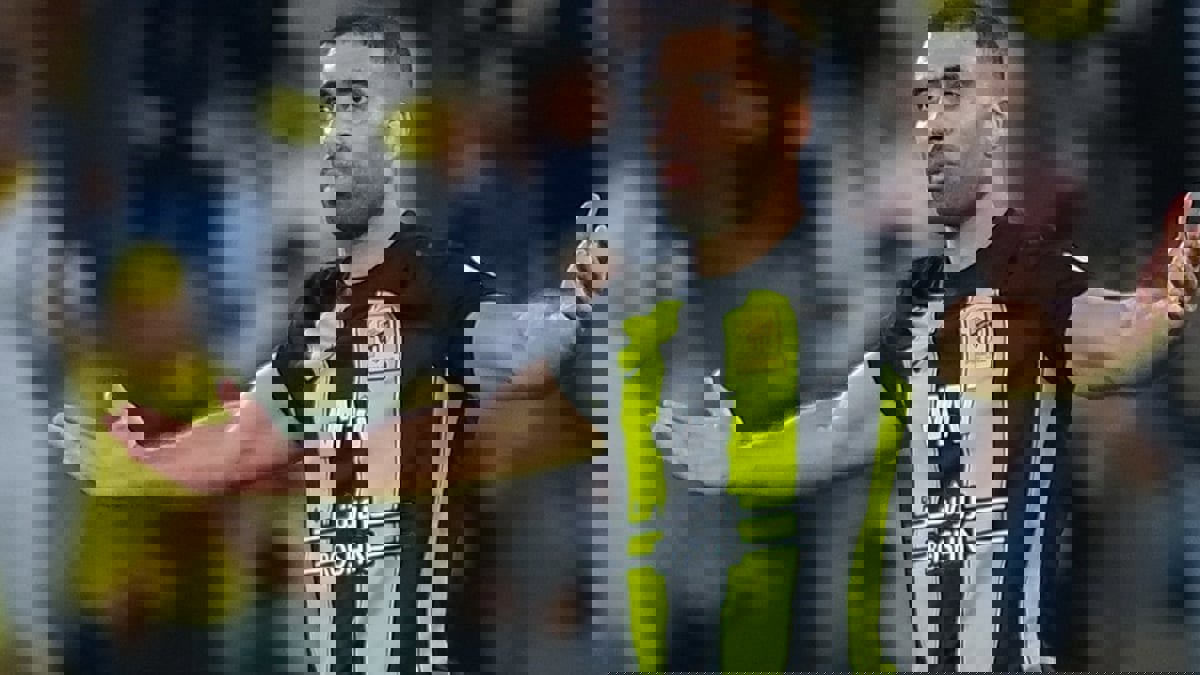 هدف عبدالرزاق حمدالله الرائع من قبل منتصف الملعب (فيديو)