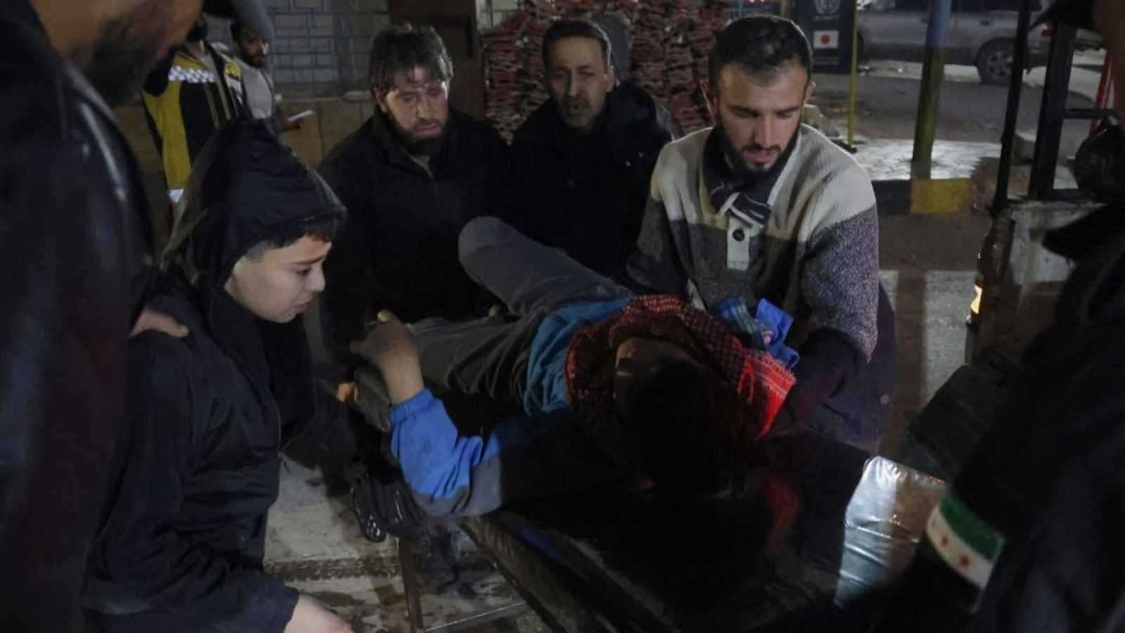 قصف وقتلى ونزوح جماعي.. ماذا يحدث في حلب السورية؟ (فيديو وصور)