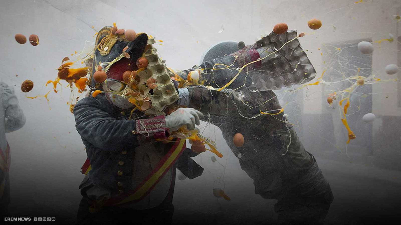 معارك بلا دماء.. إسبانيا تشتعل بالبيض والدقيق (فيديو)