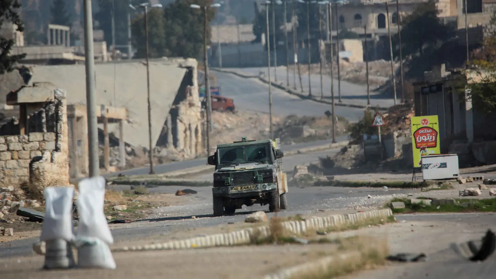 "ليلة ساخنة".. هلع وترقب بين المدنيين في حلب وإدلب