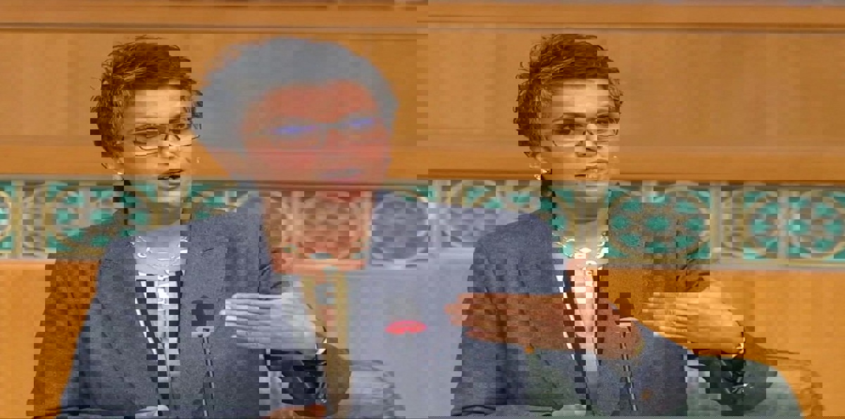 شاهد.. النائبة الكويتية صفاء الهاشم بـ"الحجاب" عقب انتقادها لحملة تدعو إليه (صور)