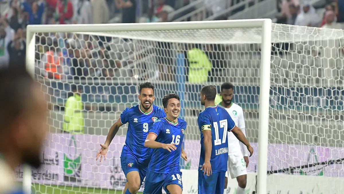 المنتخب الكويتي يصعق السعودية بثلاثية في بطولة خليجي 24 (فيديو)