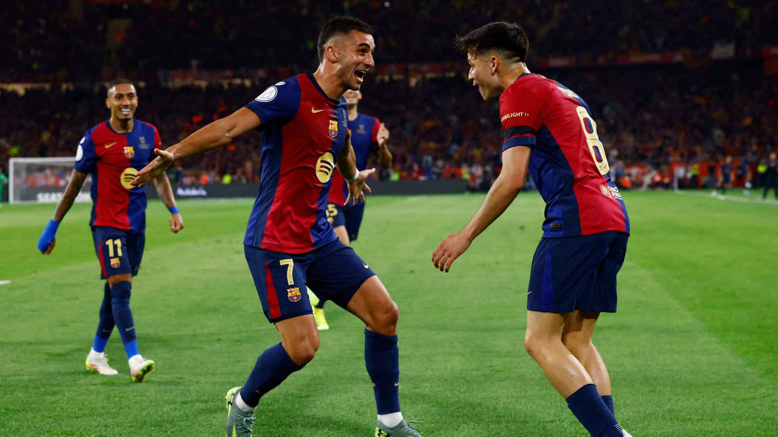 إحصائياته مذهلة.. أستون فيلا يخطط للتعاقد مع نجم برشلونة