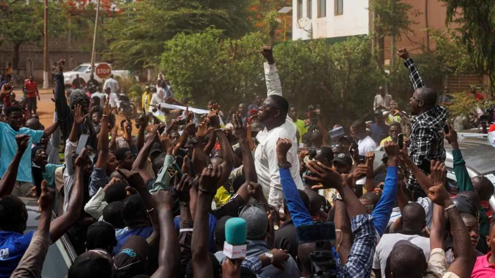 المجلس العسكري في مالي يعلن حل الأحزاب السياسية.. ماذا بعد؟