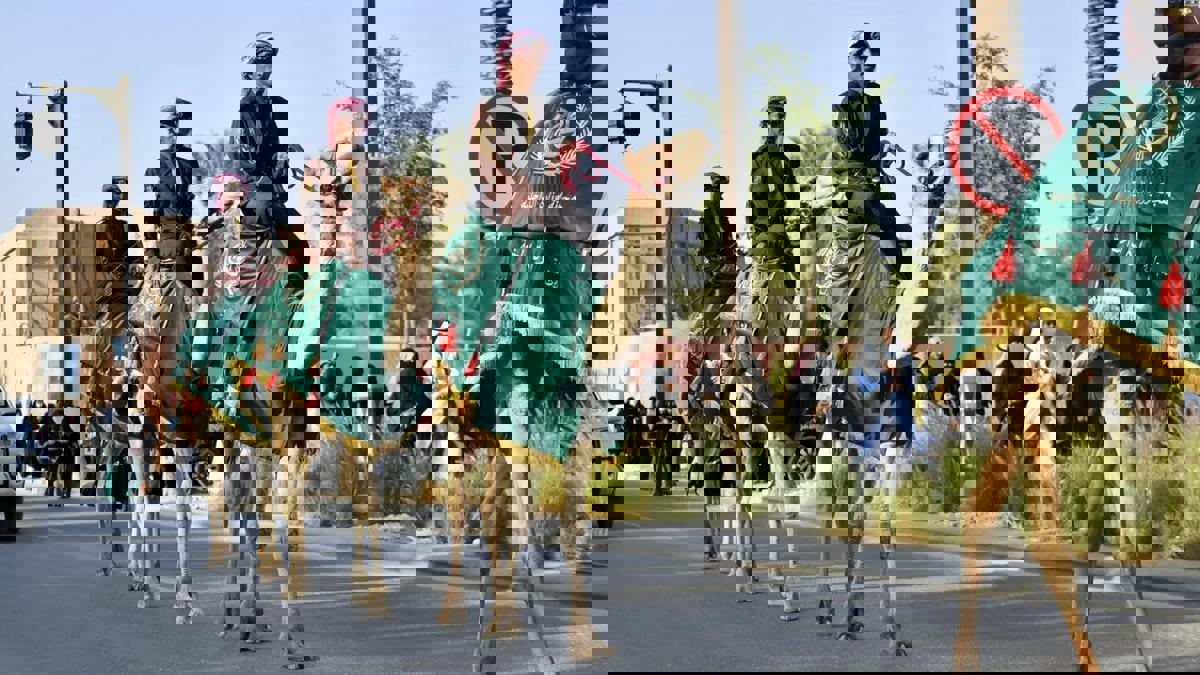 أول شابة سعودية تعمل في دورية هجانة تخطف الأنظار (فيديو)