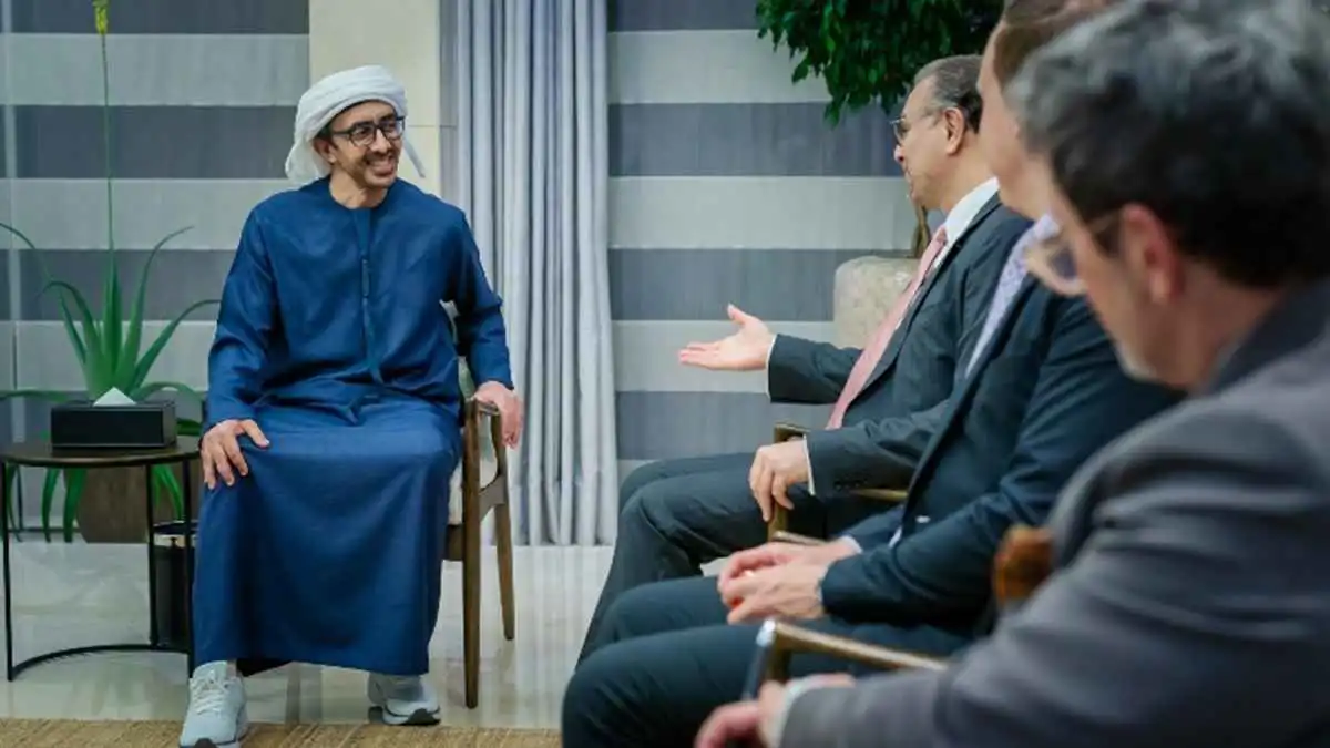 عبدالله بن زايد يلتقي مستشار الرئيس الأمريكي للشؤون الأفريقية والعربية في واشنطن