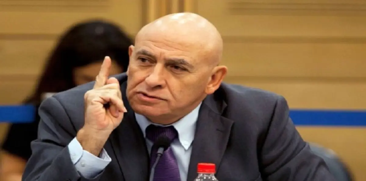 باسل غطاس لـ "إرم نيوز": لهذه الأسباب أدخلت الهواتف للأسرى الفلسطينيين