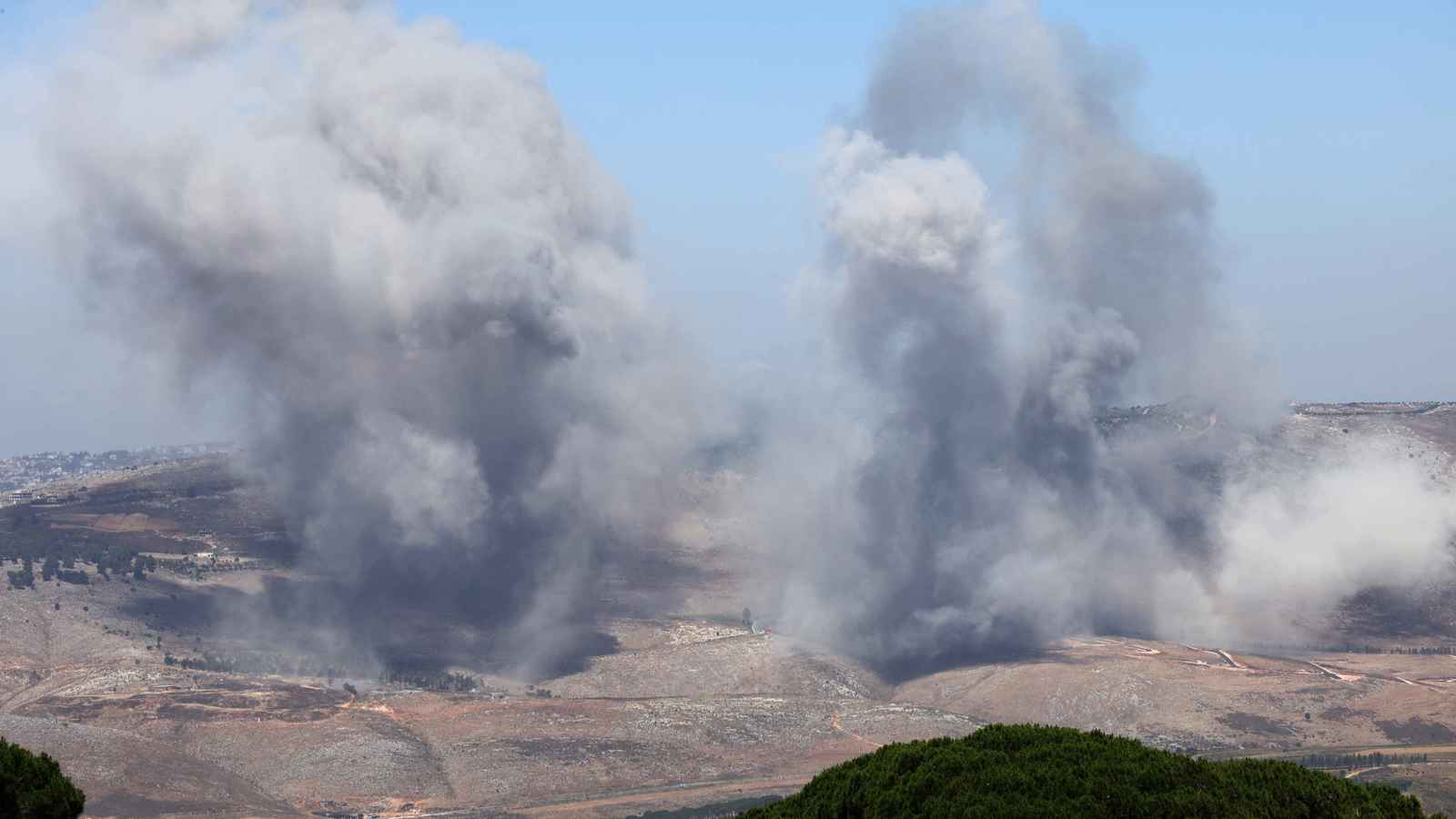 إعلام لبناني: مسيرة إسرائيلية قصفت مصنعا في كفركلا