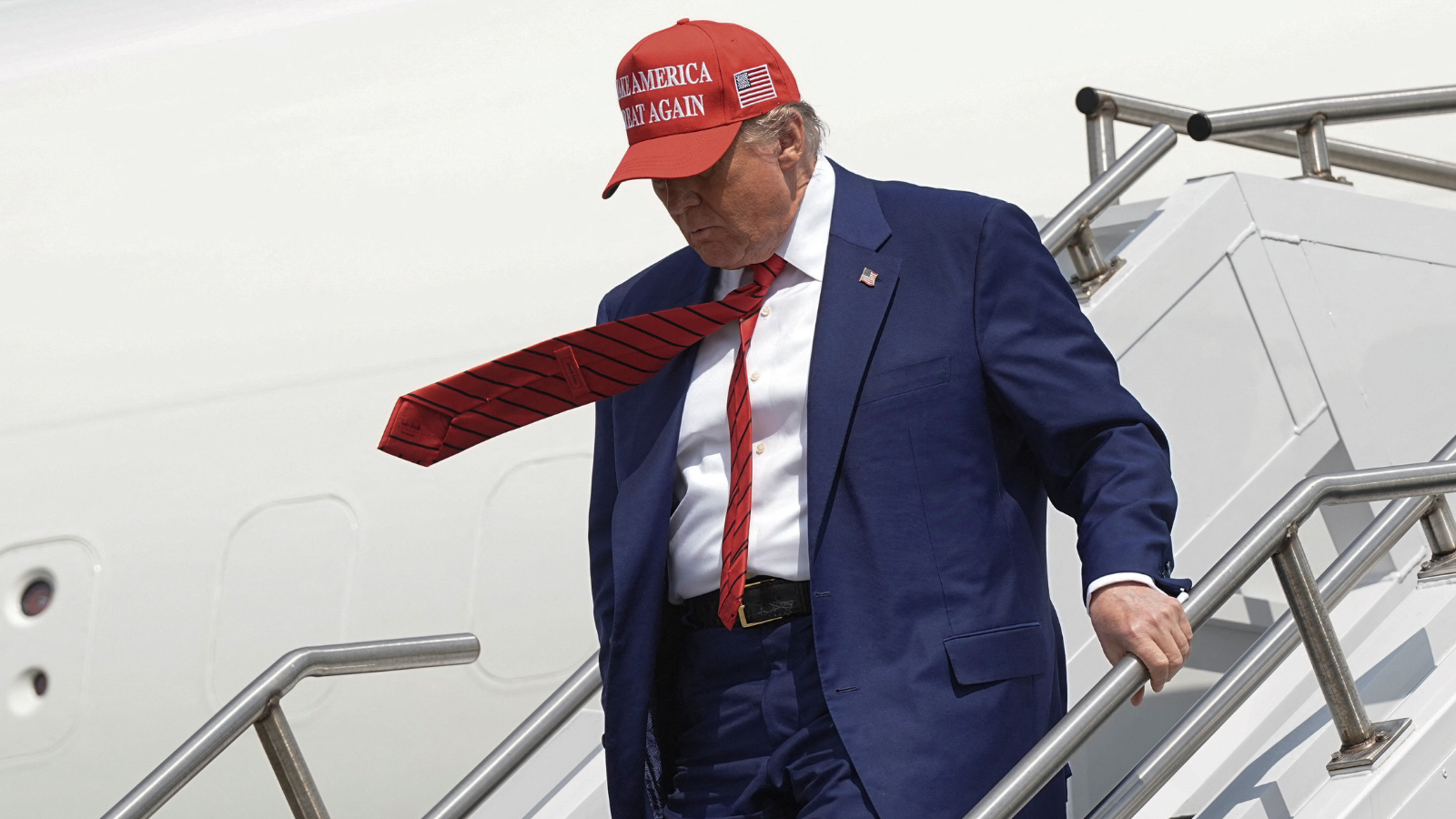 "حسب الظروف".. ترامب يتأنى في اتخاذ قرار الحرب على إيران