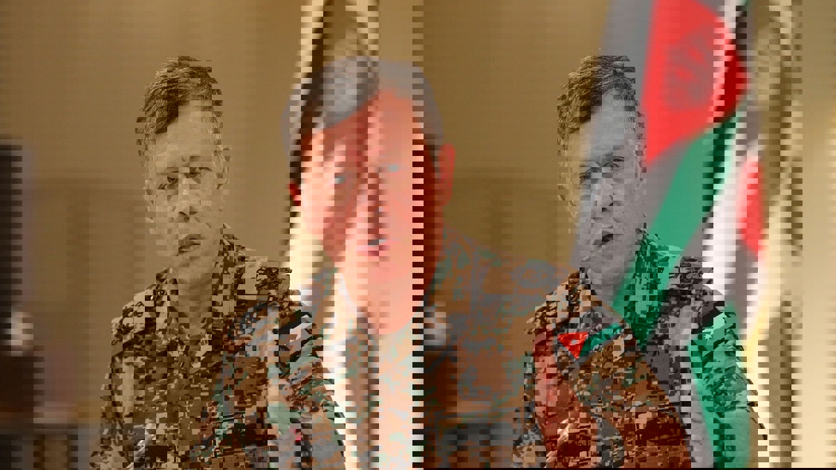 ملك الأردن يحيل مدير المخابرات للتقاعد ويعين آخر خلفًا له