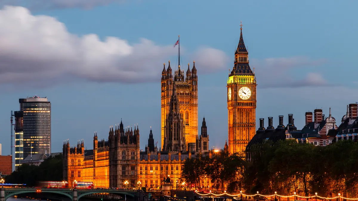 شاهد.. ثعلب يتجول بأروقة البرلمان البريطاني