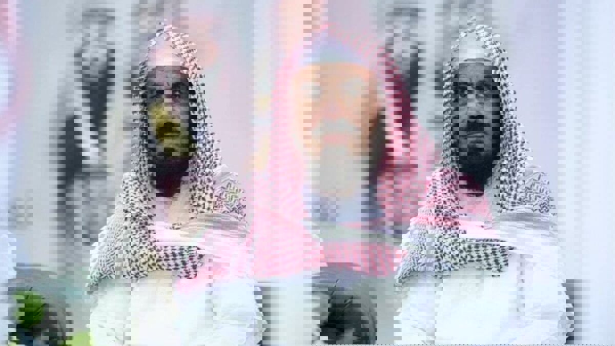 تركي الضبعان ردًا على سؤال حول كثرة معجباته: "اللي تعجبني أروح أخطبها" (فيديو)