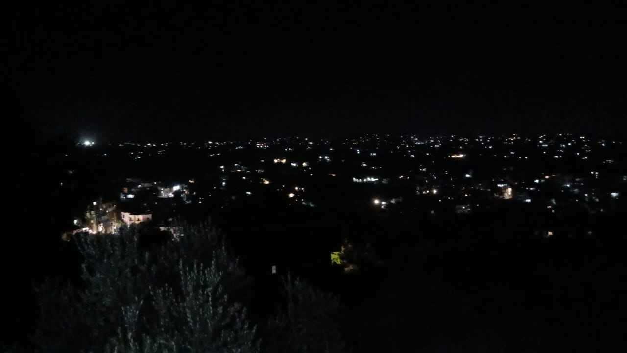 4 إصابات في الغارة الإسرائيلية على بلدة حاروف جنوبي لبنان (فيديو)