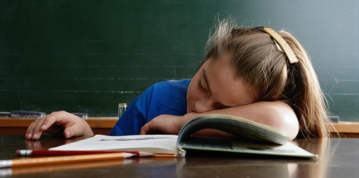 عجزت عن حل واجبها المدرسي.. فاتصلت بالشرطة لتنجدها