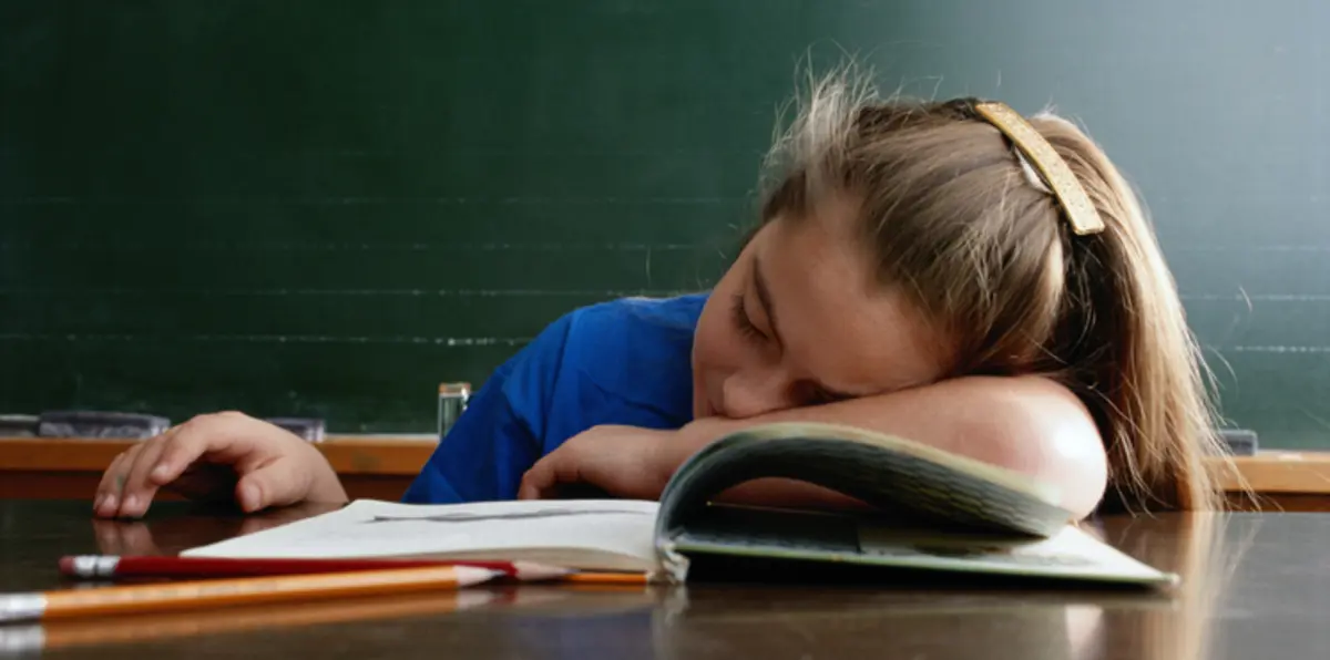 عجزت عن حل واجبها المدرسي.. فاتصلت بالشرطة لتنجدها