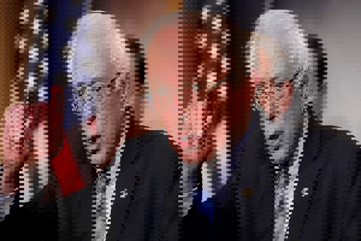 السيناتور بيرني ساندرز: مظاهرات الجامعات قد تكون "فيتنام بايدن"