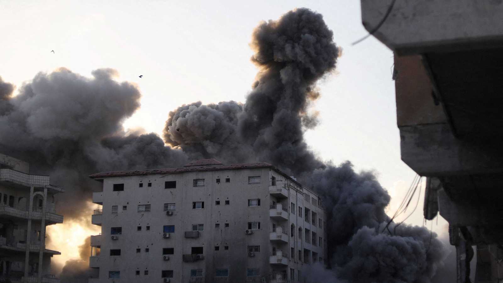 "حرب الأبراج" تتصاعد.. غارات تدمر بناية سكنية وأوامر إخلاء جديدة في غزة (فيديو)