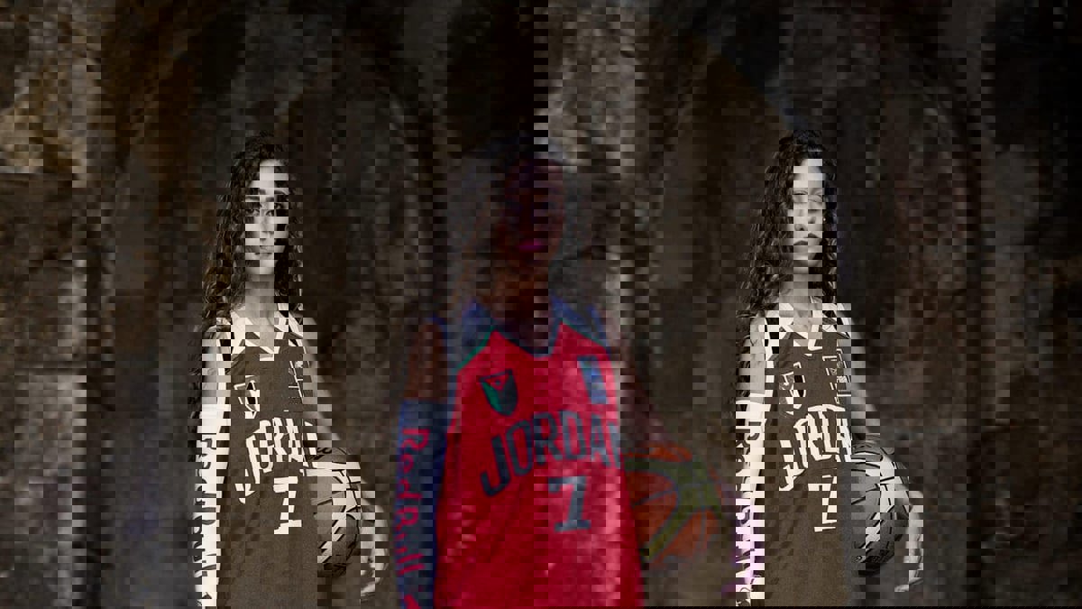 بنطالها تسبب في أزمة.. الأمير علي يتضامن مع اللاعبة روبي حبش (فيديو وصور)‎