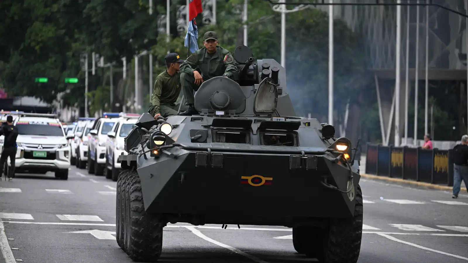 "لوموند": الجيش الفنزويلي في أضعف حالاته وسط تصاعد الضغوط الأمريكية