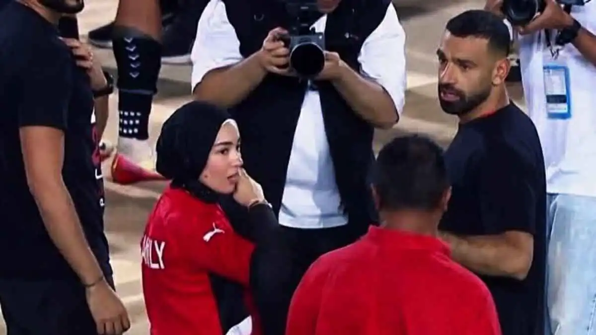 خطفت الأضواء بقميص منتخب مصر..  من هي ماغي صادق زوجة محمد صلاح؟