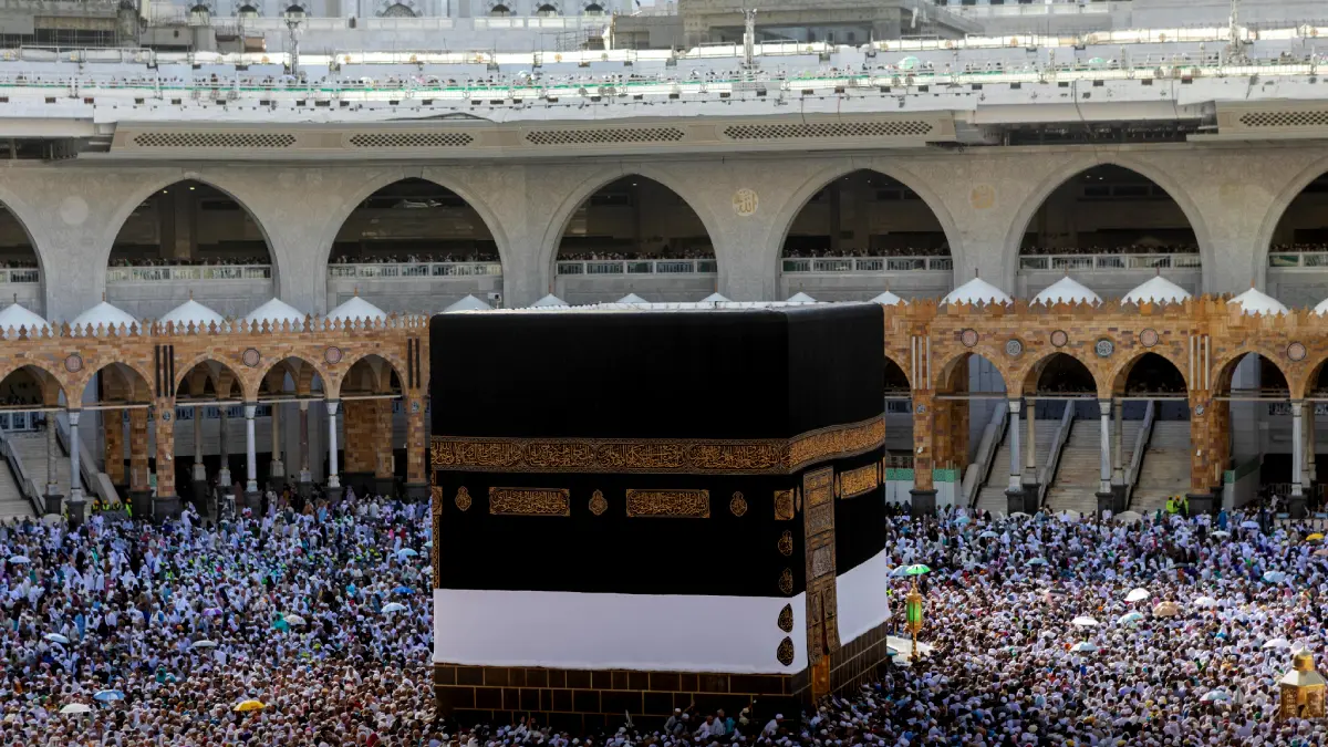  السعودية تبدأ إصدار التأشيرات الإلكترونية للعمرة