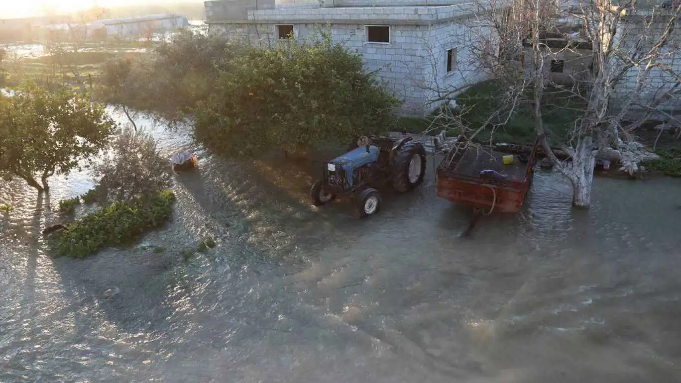 سوريا.. أمطار غزيرة تتسبب بسيول وفيضانات وإغلاق طرق (فيديو)