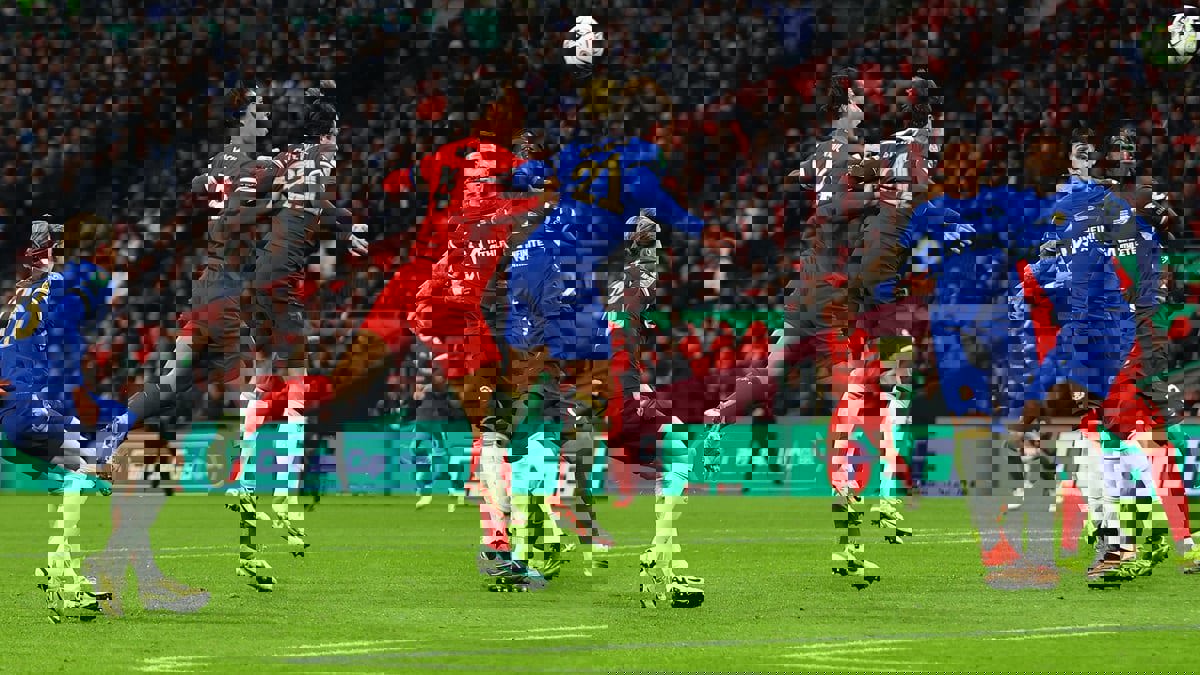 سبب إلغاء هدف فان دايك في مرمى تشيلسي (فيديو)